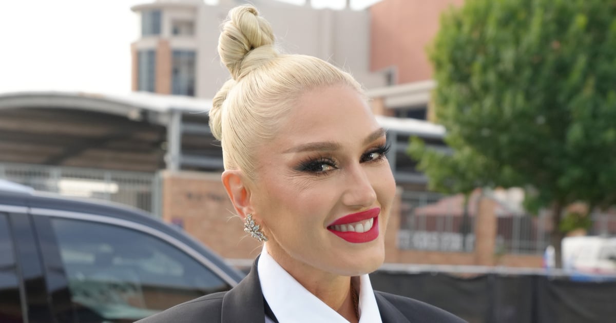 Gwen Stefani’s Fuzzy Boots and Miniskirt at the CMT Awards