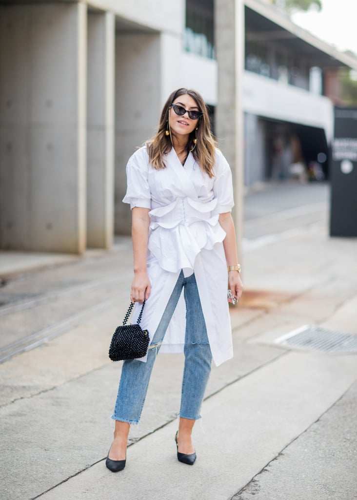 Add a standout long shirt to elevate a pair. | Street Style Mom Jeans ...