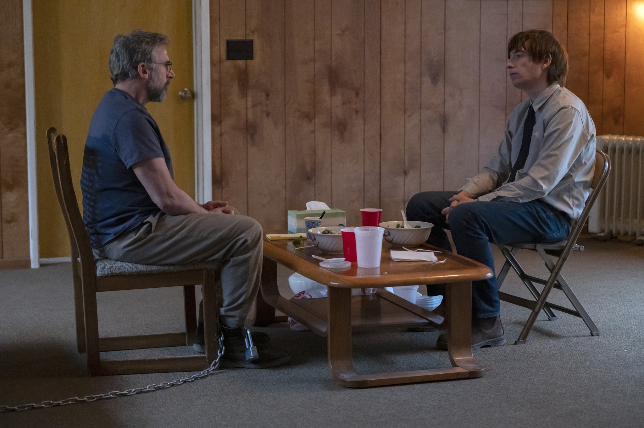 THE PATIENT, from left: Steve Carell, Domhnall Gleeson, Issues', (Season 1, ep. 103, aired Sept. 6, 2022). photo: Suzanne Tenner / FX on Hulu / Courtesy Everett Collection