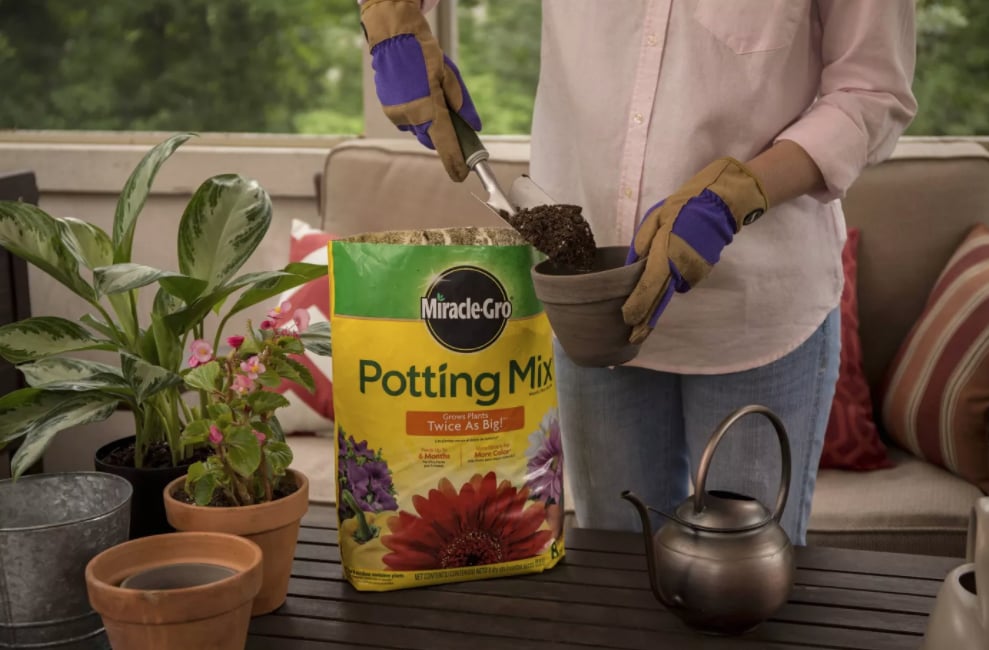 Miracle-Gro Premium Potting Mix