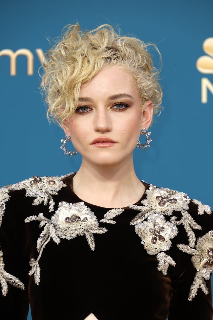 Julia Garner's Velvet Gucci Cutout Dress at the 2022 Emmys | POPSUGAR