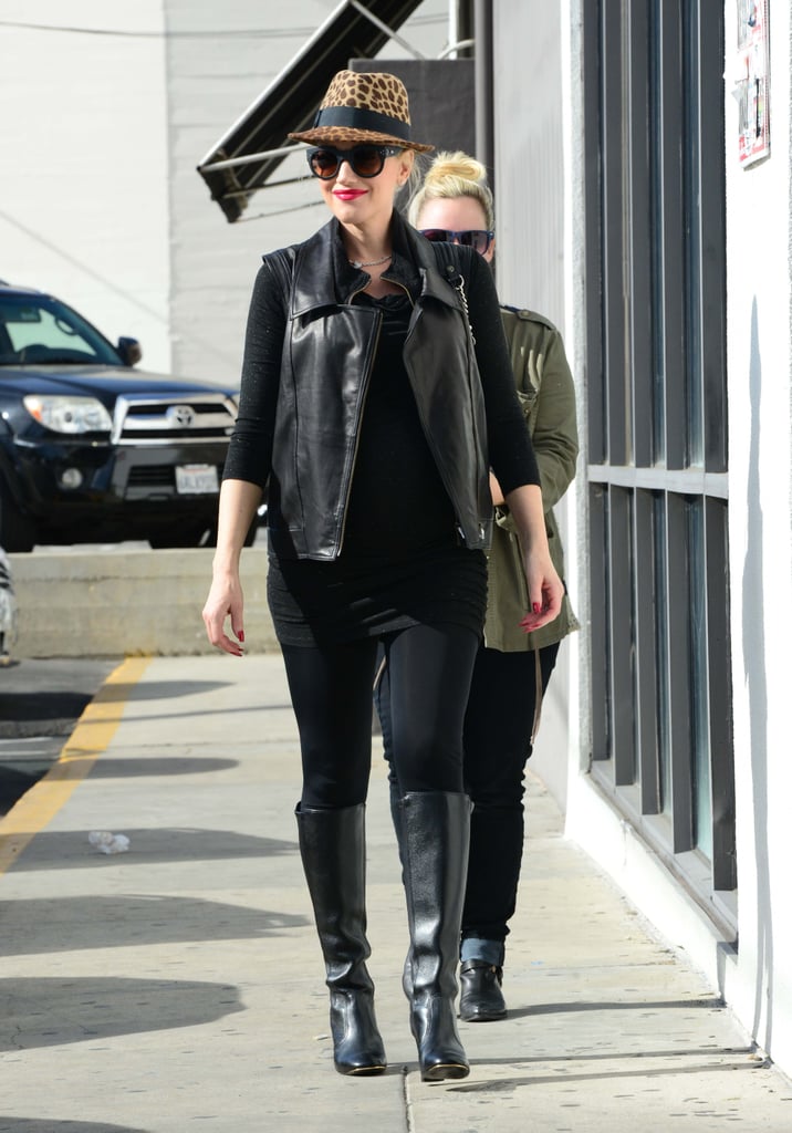 A true style pro, Gwen knows that a little leopard print goes a long way. She added a patterned hat to amp up her all-black look while on the go.