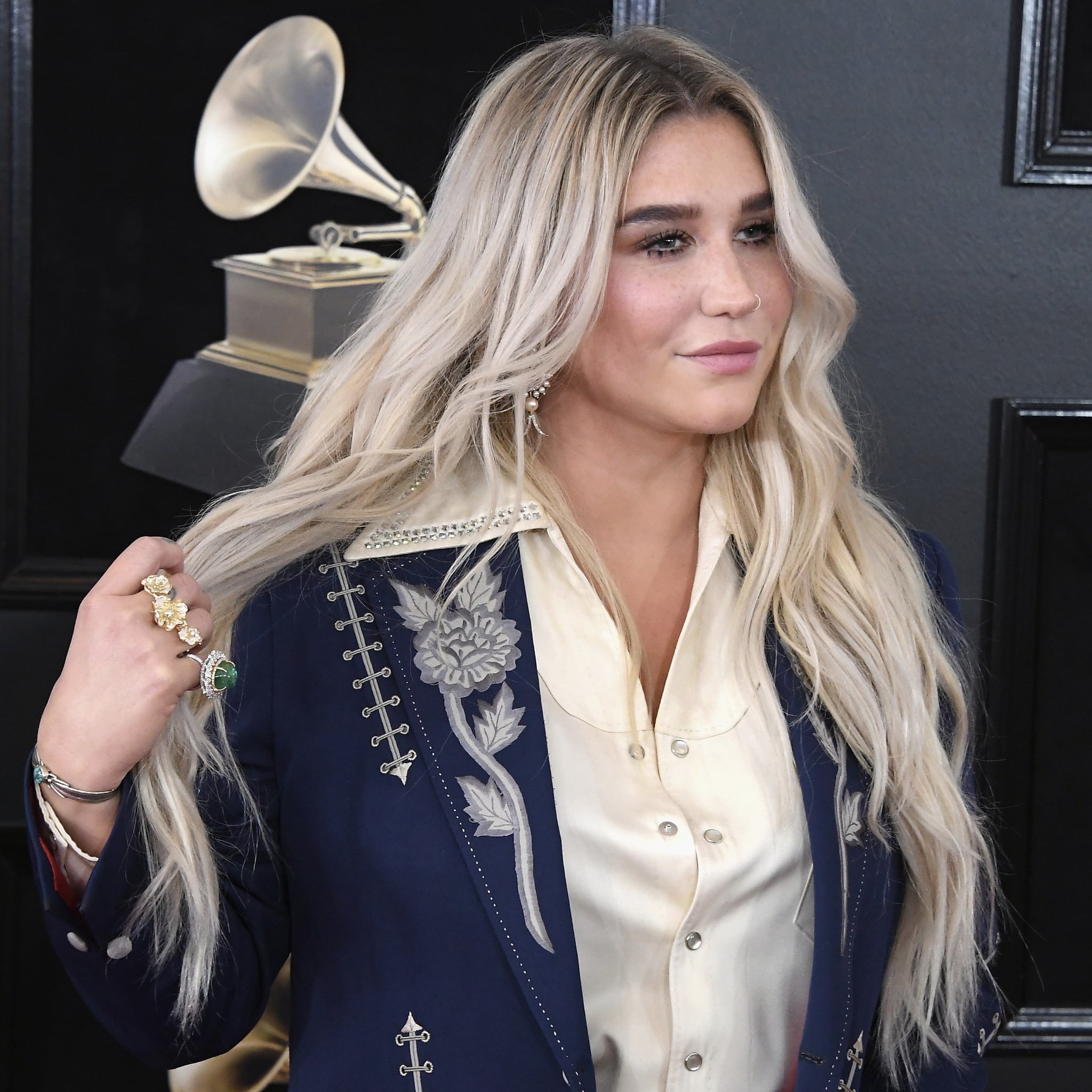 Kesha Hair And Makeup At The 2018 Grammy Awards Popsugar Beauty