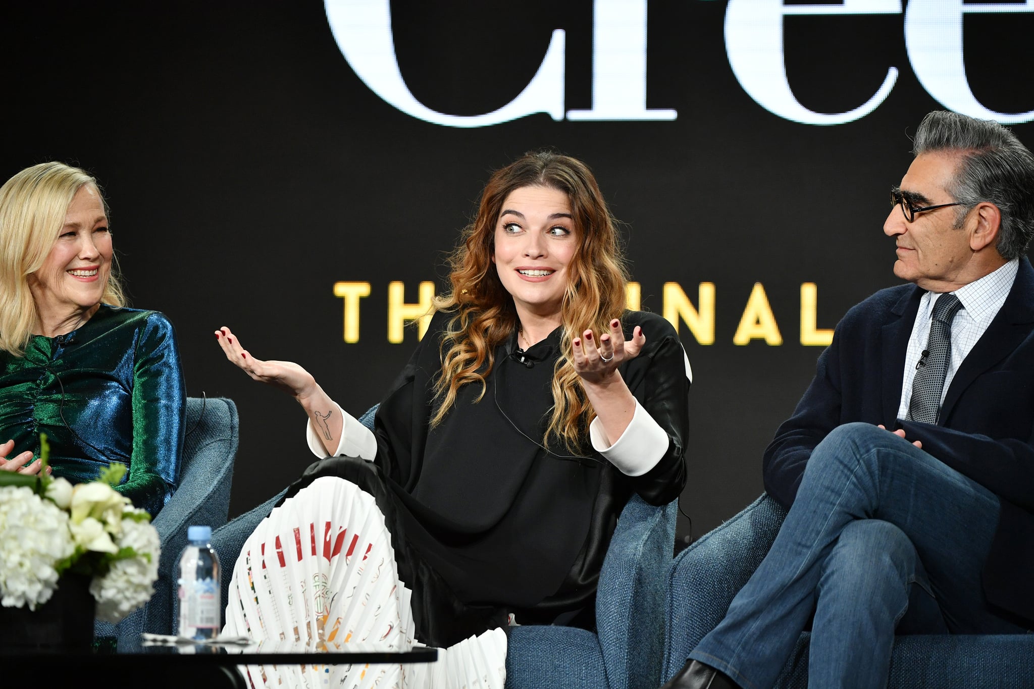 PASADENA, CALIFORNIA - JANUARY 13: (L-R) Catherine O'Hara, Annie Murphy and Eugene Levy of 