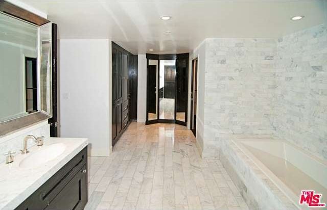 Sofia Vergara Rents Out Her LA Apartment