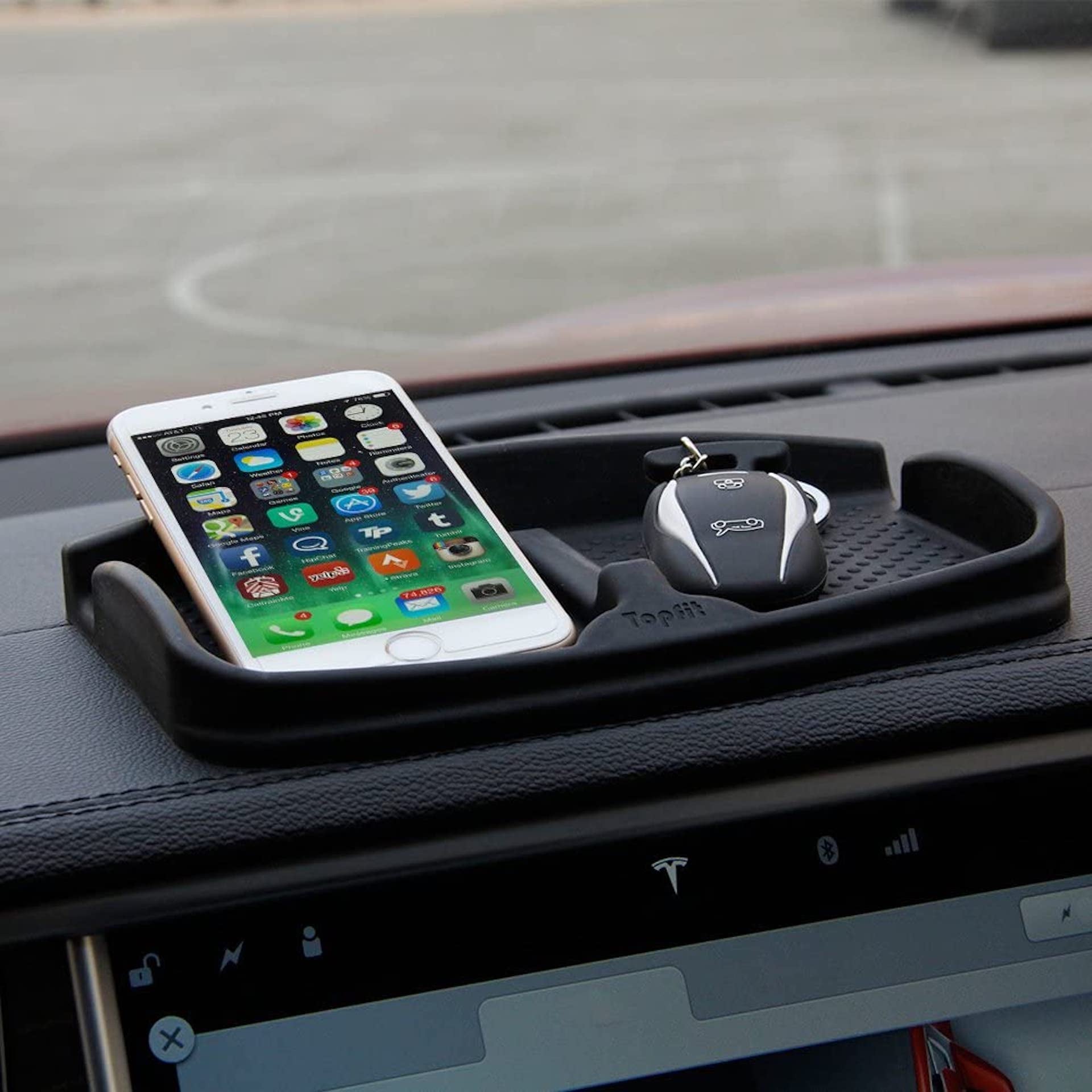 These $8 Car Headrest Hooks Make the Best Purse Holder For Any Spill-Prone  Driver