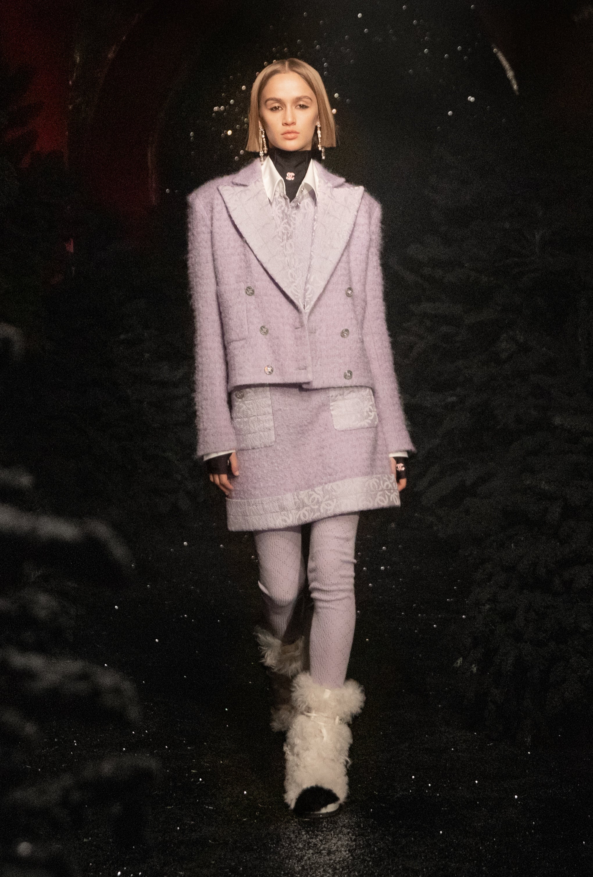 Chanel's Fall Collection Is a Mix of Ski Wear and '70s Cool