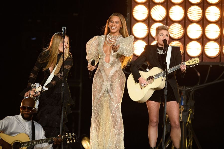 Beyonce at the CMA Awards 2016 Pictures