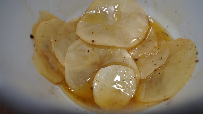 15-hour potatoes recipe: sliced potatoes marinating