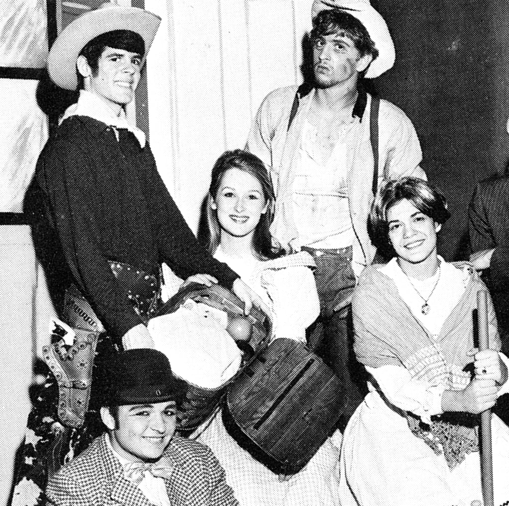 Meryl snapped a pic with her drama buddies.
Source: Seth Poppel/Yearbook Library