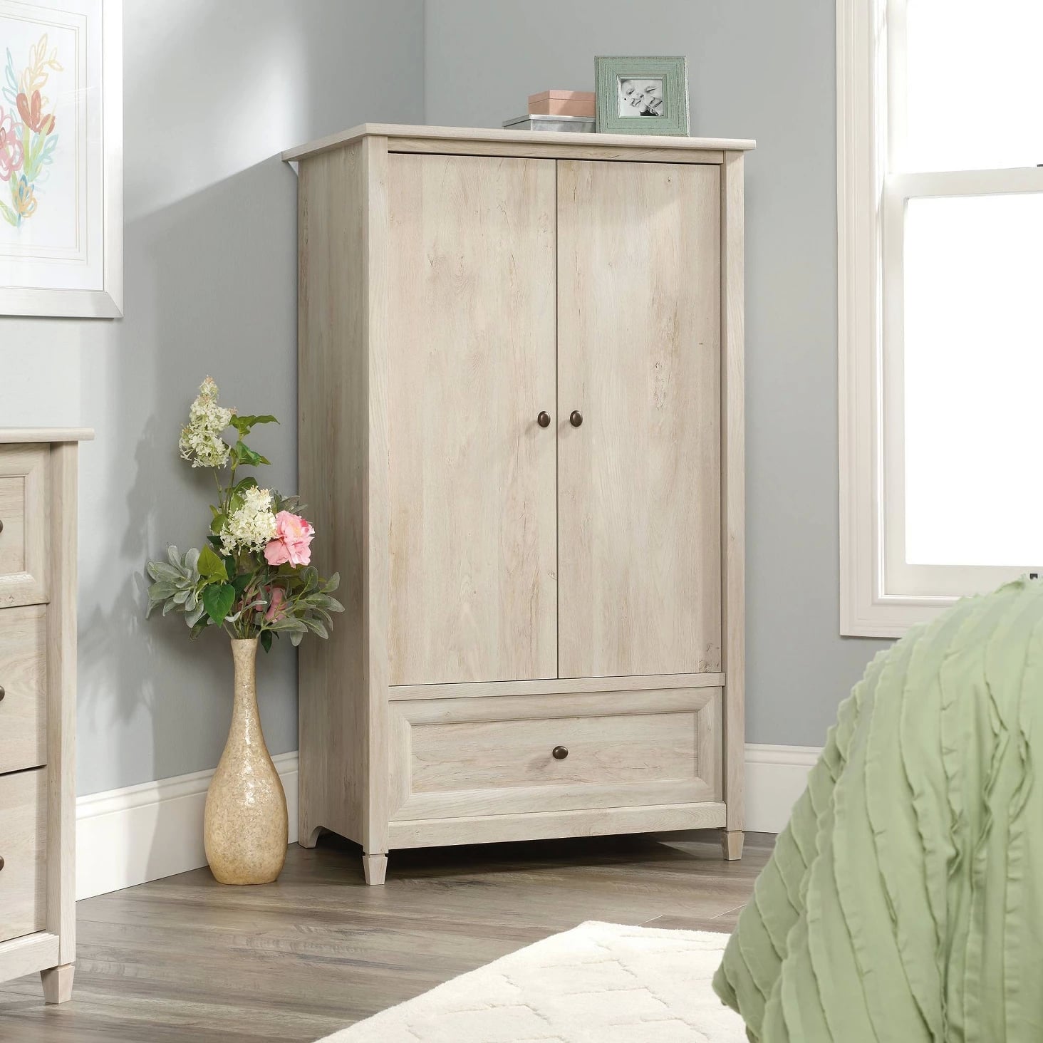 Target armoire top