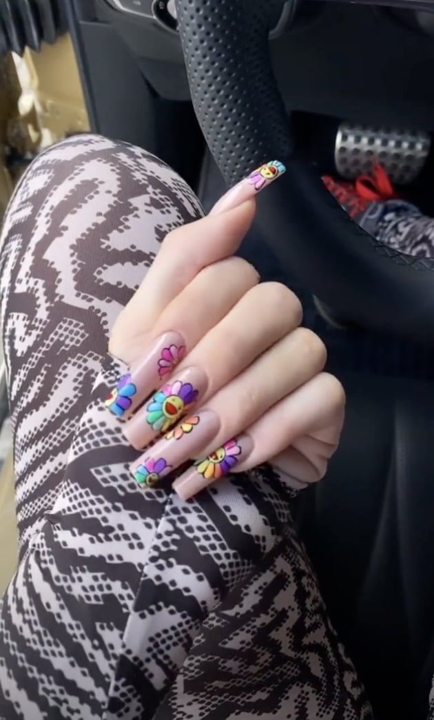 kylie jenner s rainbow flower nails 2020 popsugar beauty uk zdobienia paznokci konia silver christmas