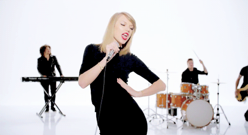 "Shake It Off" Costume Idea