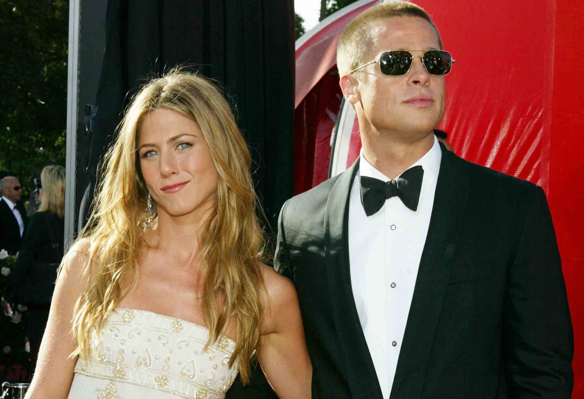 Jennifer Aniston And Brad Pitt Wedding Facts Popsugar Celebrity