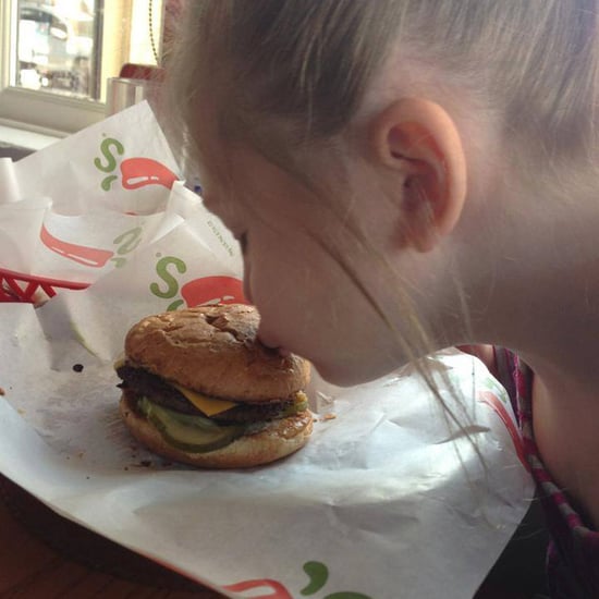 Chili's Waitress Fixes Burger For Girl With Autism