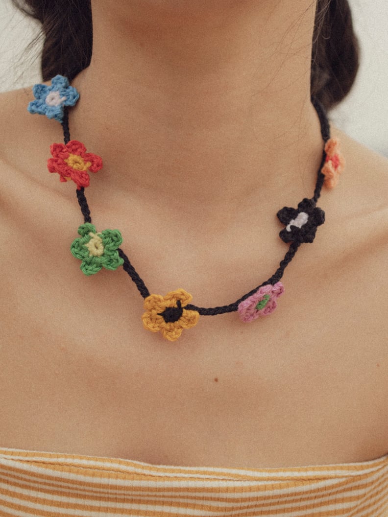 Merry Motive Color Flower Knit Necklace