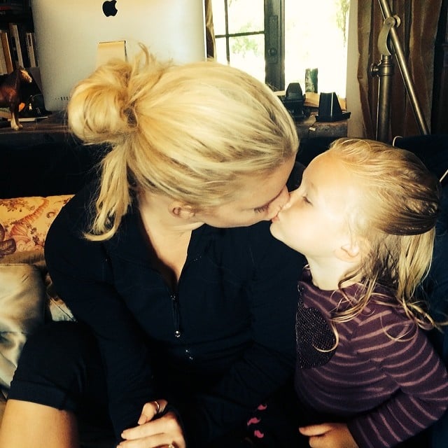 Jessica Simpson gave her daughter, Maxwell, a smooch.
Source: Instagram user jessicasimpson
