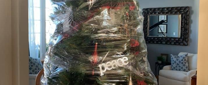 Quickest Way to Take Down Christmas Tree Decorations