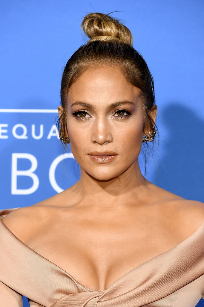 Jennifer Lopez With A Light Brown Top Knot Jennifer Lopez Beehive