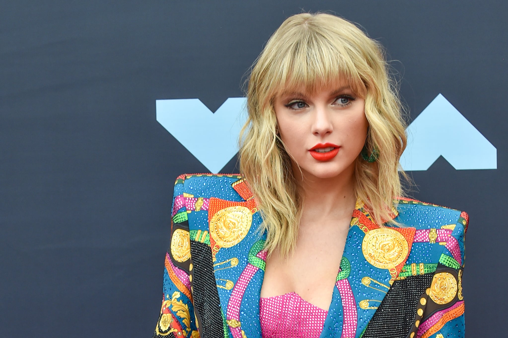 NEWARK, NEW JERSEY - AUGUST 26:  Singer Taylor Swift attends the 2019 MTV Video Music Awards red carpet at Prudential Centre on August 26, 2019 in Newark, New Jersey. (Photo by Aaron J. Thornton/Getty Images)