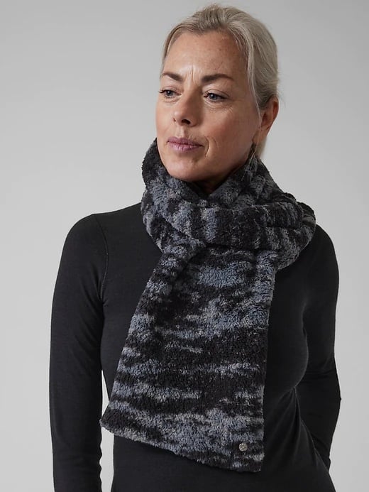 Athleta Tugga Scarf