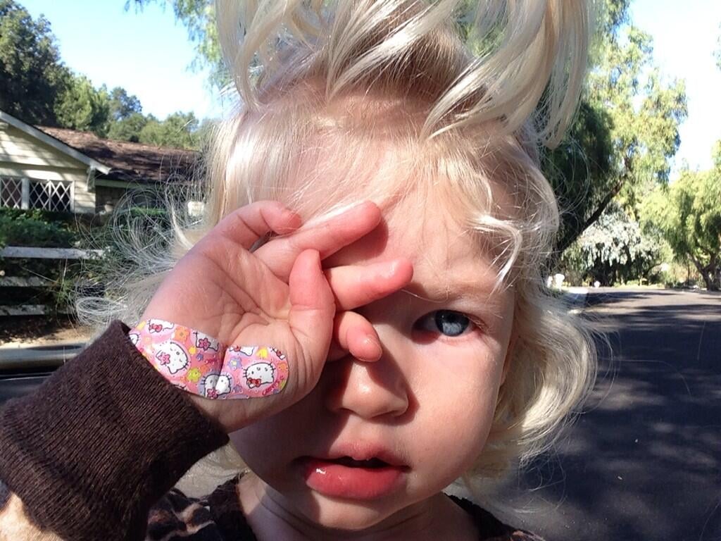 Maxwell Johnson showed off the Hello Kitty bandage covering up her boo-boo.
Source: Twitter user JessicaSimpson