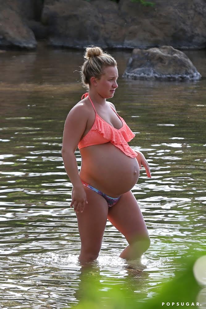 Hayden Panettiere Pregnant in a Bikini Pictures