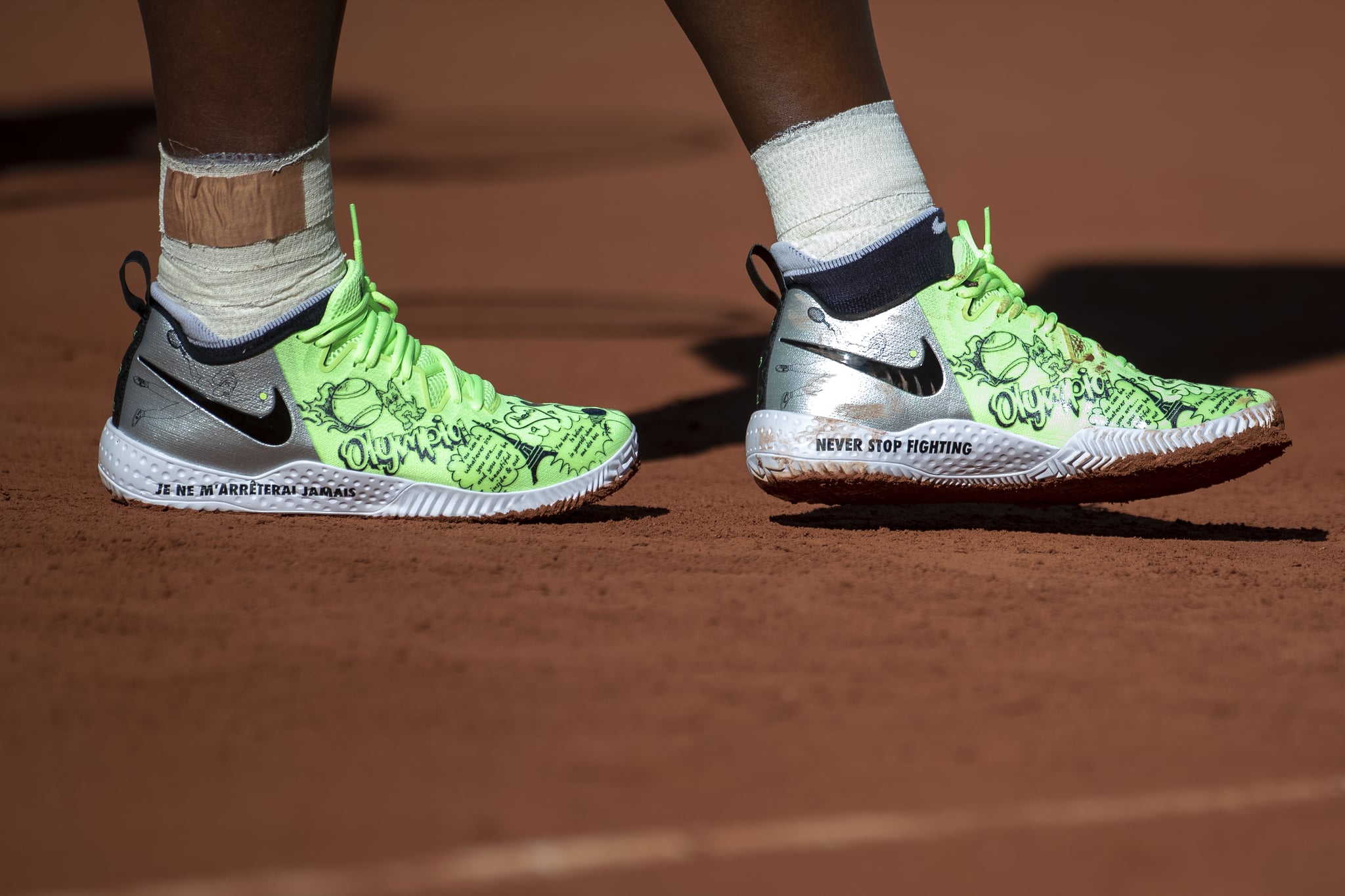 Círculo de rodamiento Semejanza Oriental Serena Williams' Custom Neon-Green Nike French Open Sneakers | POPSUGAR  Fitness