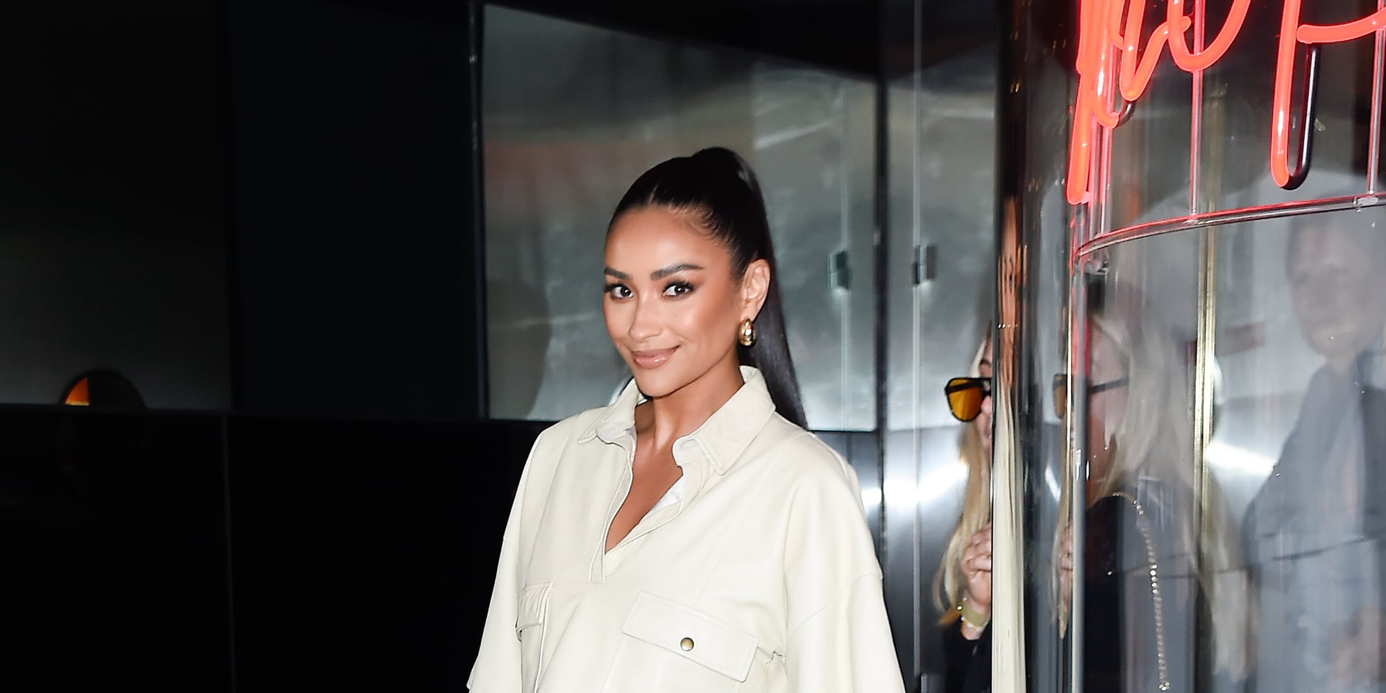 Shay Mitchell's French Manicure For Vacation - Vimarsana News