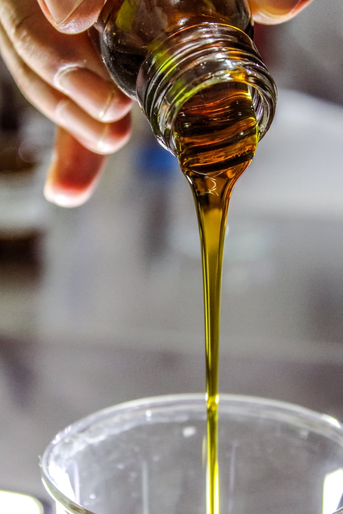 你应该使用润滑油或石油会阴按摩吗?