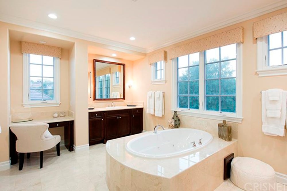 Kris Jenner Buys House Rumored For Rob Kardashian