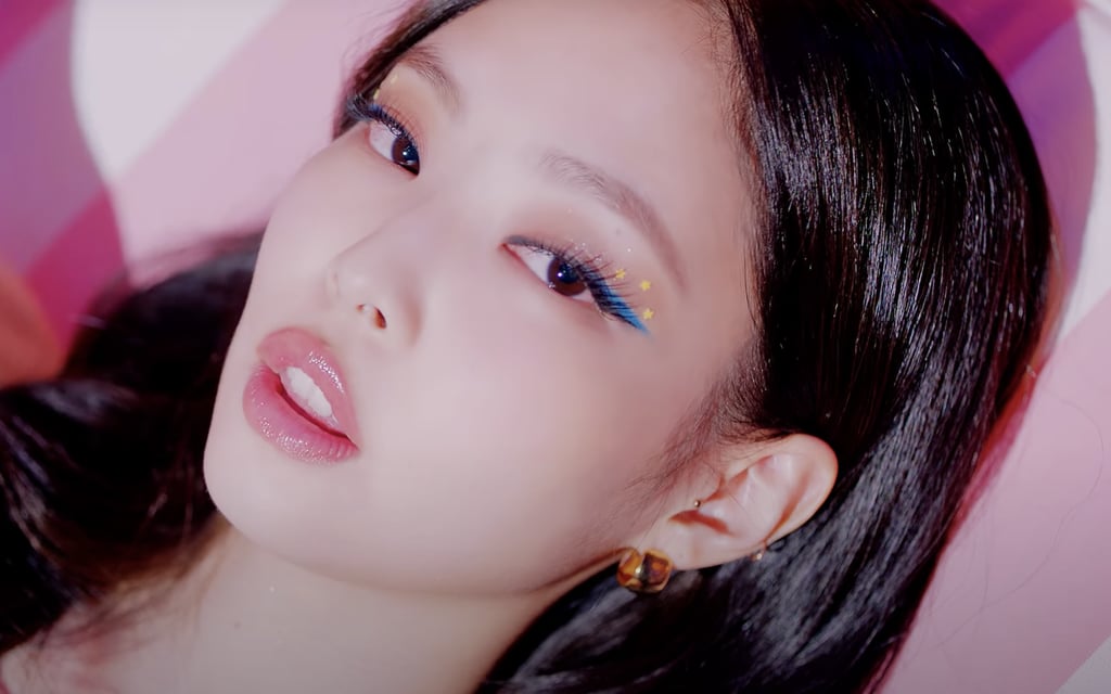 Blue Eyeliner and Star Stickers in the "Ice Cream" Music Video