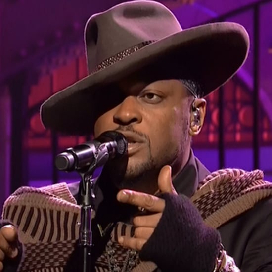 D'Angelo Performs on Saturday Night Live | Video