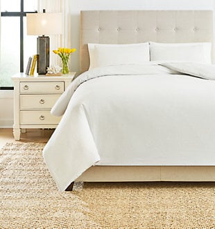 Eilena Comforter Set