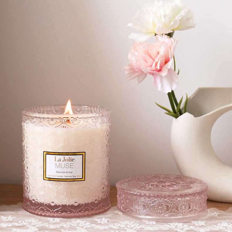 一个闷热的蜡烛:La朱莉缪斯玫瑰黑色&乌得琴香味蜡烛