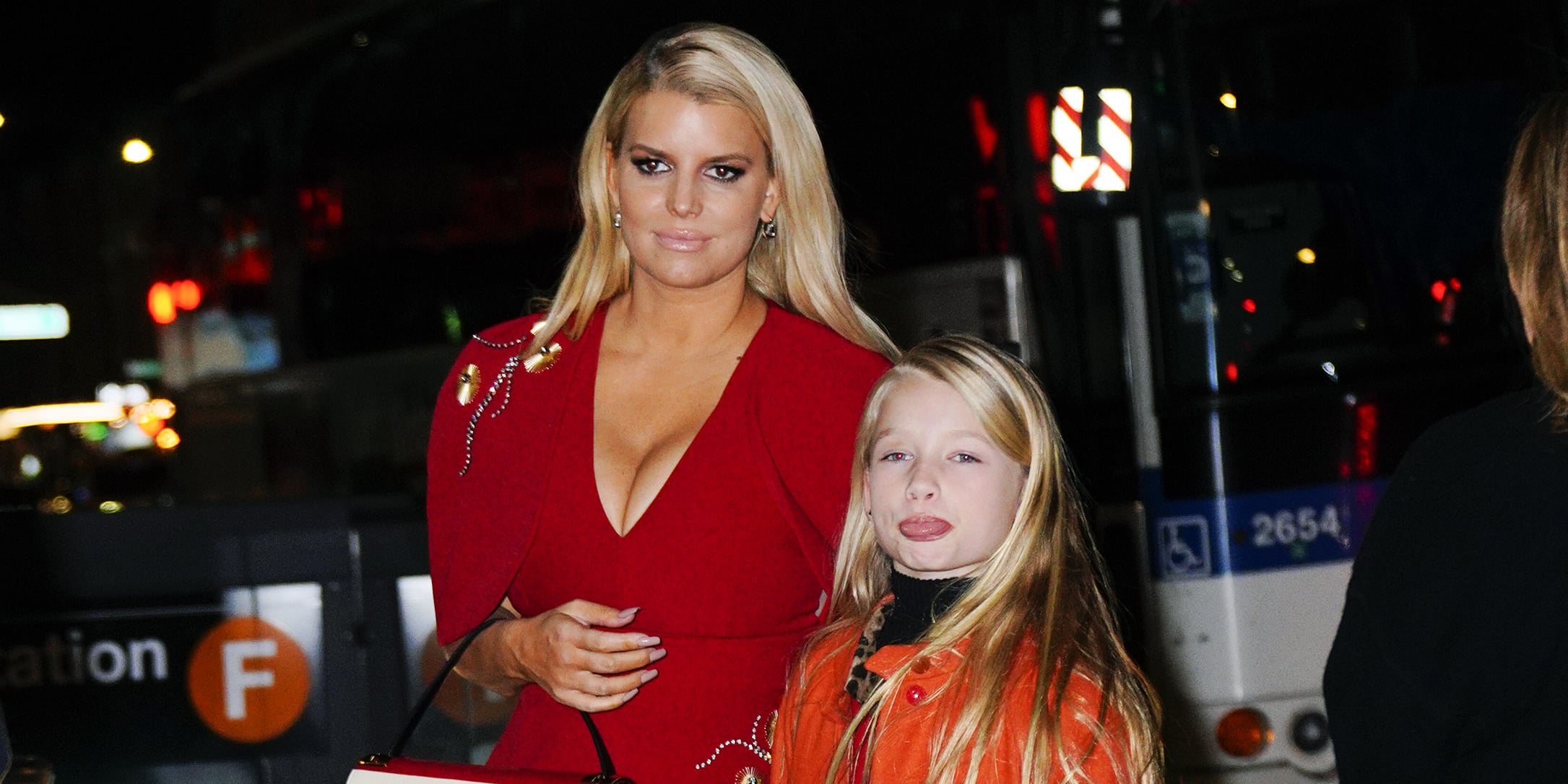 Jessica Simpson's Daughter Maxwell Joins ET Interview - Vimarsana News