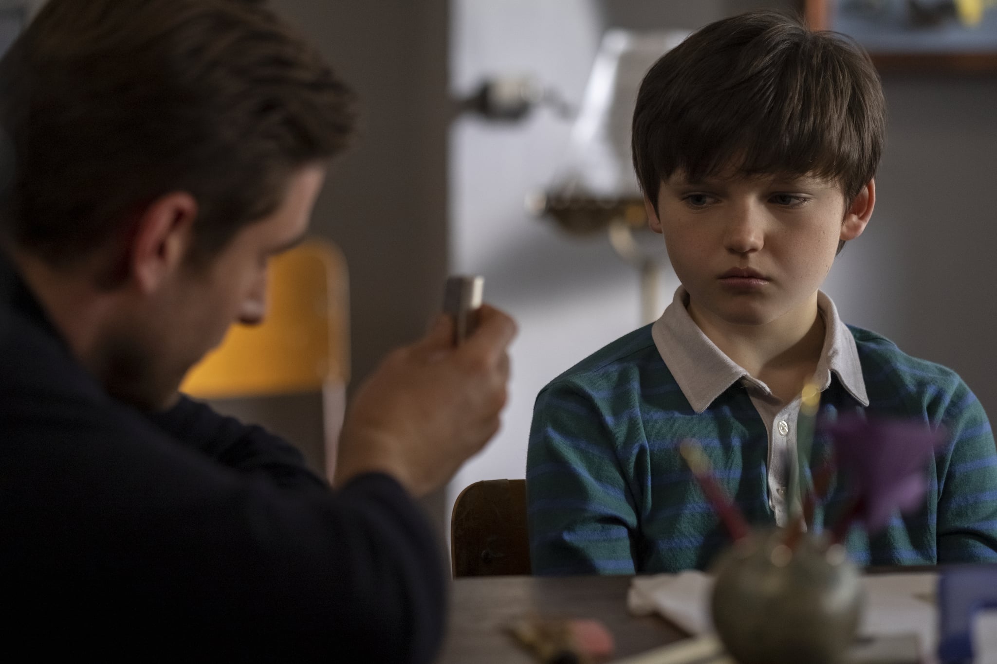 THE HAUNTING OF BLY MANOR (L to R) OLIVER JACKSON-COHEN as PETER QUINT and BENJAMIN EVAN AINSWORTH as MILES in THE HAUNTING OF BLY MANOR Cr. EIKE SCHROTER/NETFLIX  2020