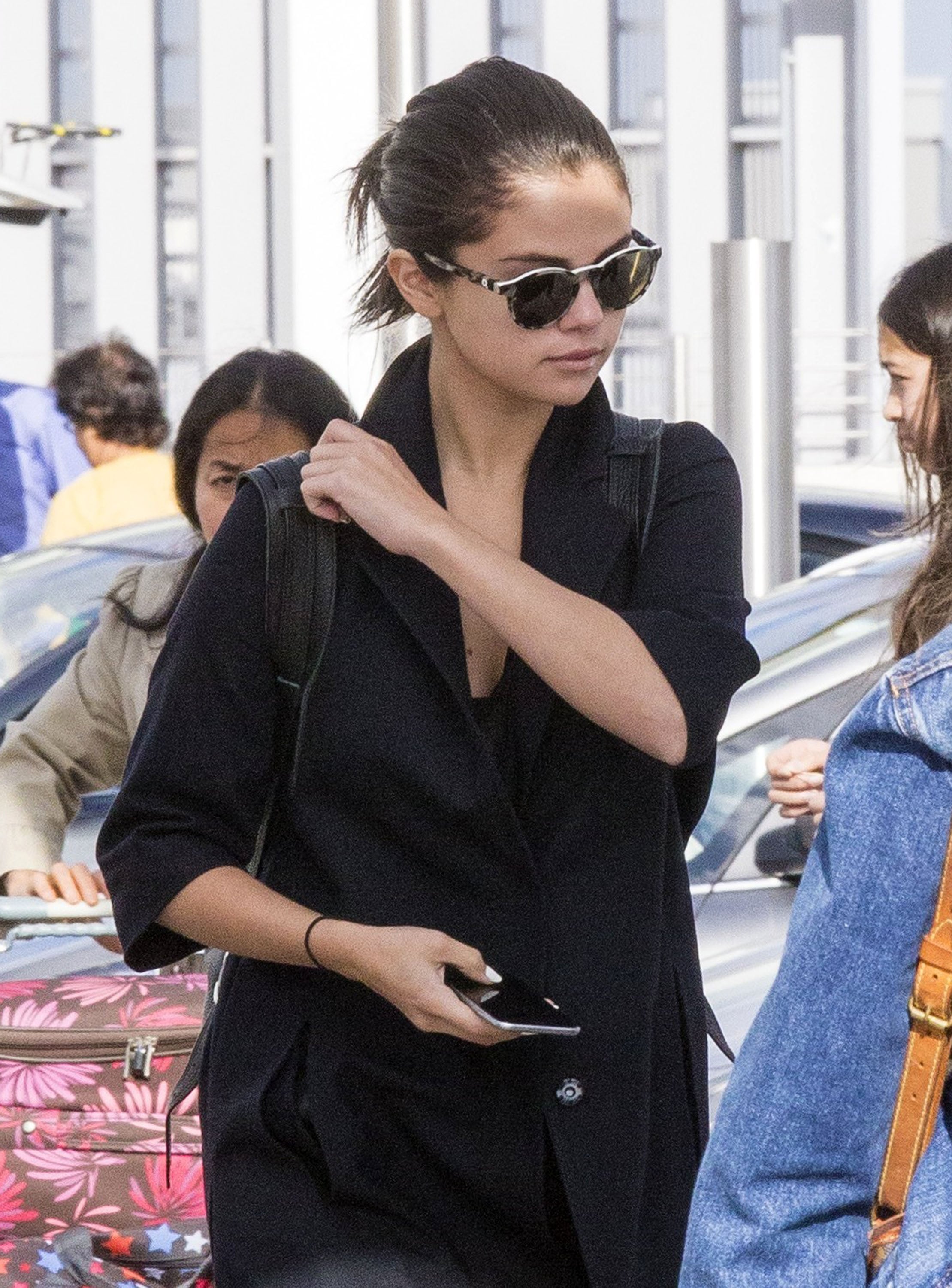 Selena Gomez Elevates Her Airport Style With a Color-Block Bag