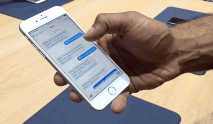 A demo of using 3D touch to see a link in Messages.