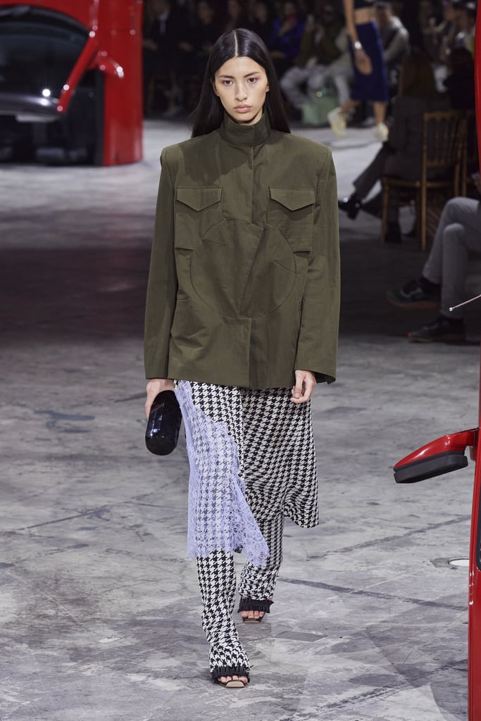 Gigi, Bella, and Yolanda Hadid Walk in the Off-White Show