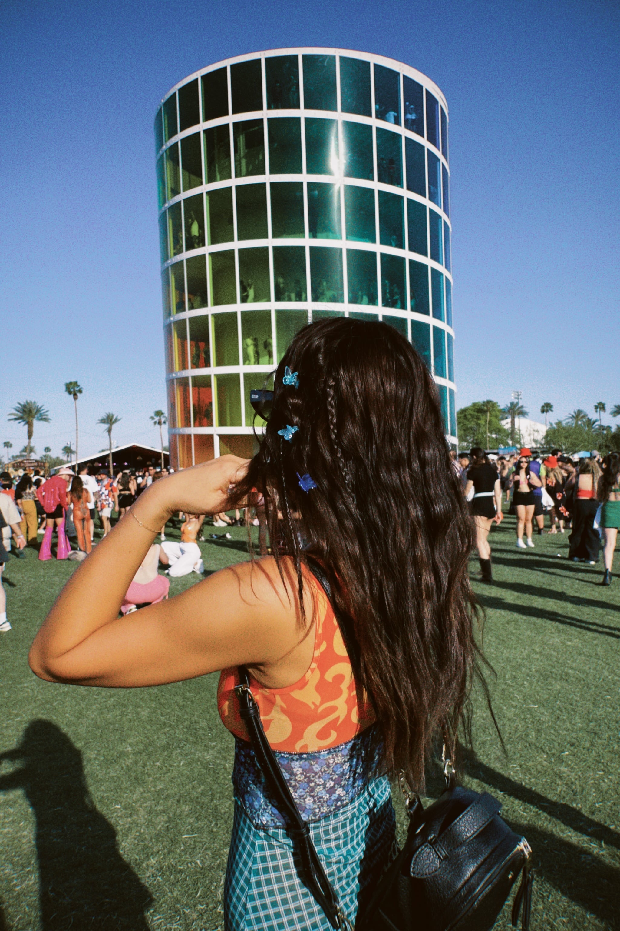 Probé la tendencia del cabello del festival: experimento con el editor de trenzas para bebés y pinzas de mariposa