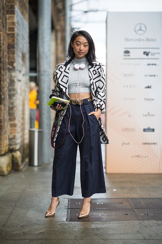Trousers took on a street-cool feel with a crop top and headphones.
Source: Le 21ème | Adam Katz Sinding
Trousers took on a street-cool feel with a crop top and headphones.
Source: Le 21ème | Adam Katz Sinding