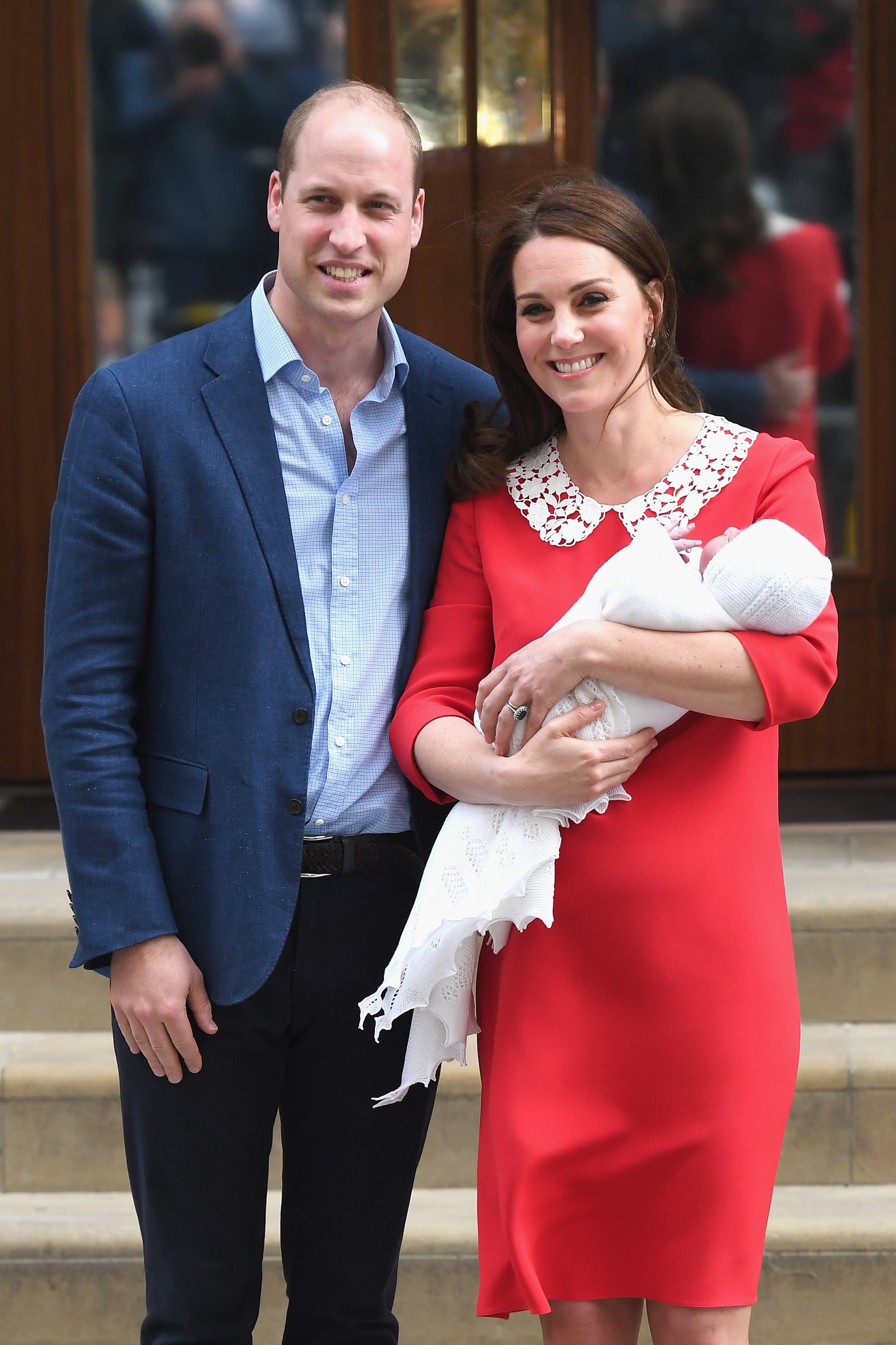 LONDON, ENGLAND - APRIL 23:  Catherine, Duchess of Cambridge and Prince William, Duke of Cambridge depart the Lindo Wing with their newborn son at St Mary's Hospital on April 23, 2018 in London, England. The Duchess safely delivered a son at 11:01 am, weighing 8lbs 7oz, who will be fifth in line to the throne.  (Photo by Karwai Tang/WireImage)