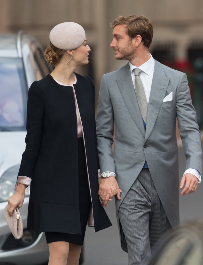 This Neutral Change Purse Finishes So Many of Her Daytime Looks