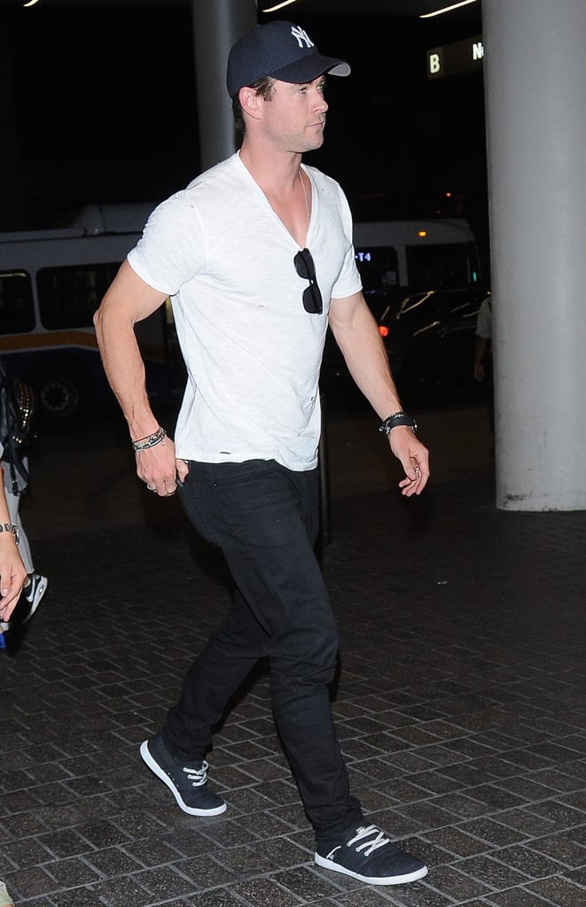 Chris Hemsworth at the Airport September 2015 | Pictures