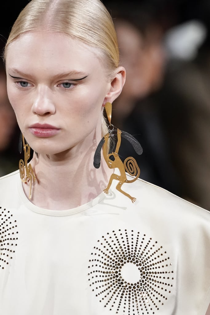 Autumn Jewellery Trends 2020: Shoulder-Grazing Earrings