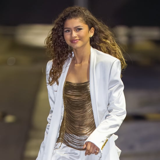 看看性感的白色西装外套Zendaya Jimmy Kimmel生活