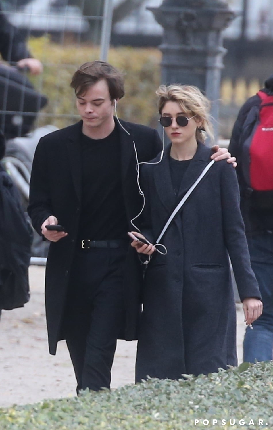 charlie heaton and natalia dyer pictures popsugar celebrity charlie heaton and natalia dyer