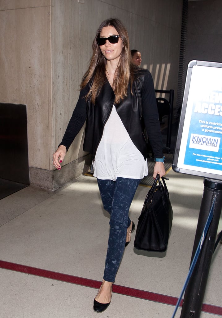 Baggy tops — basically the pregnant celebrity uniform.