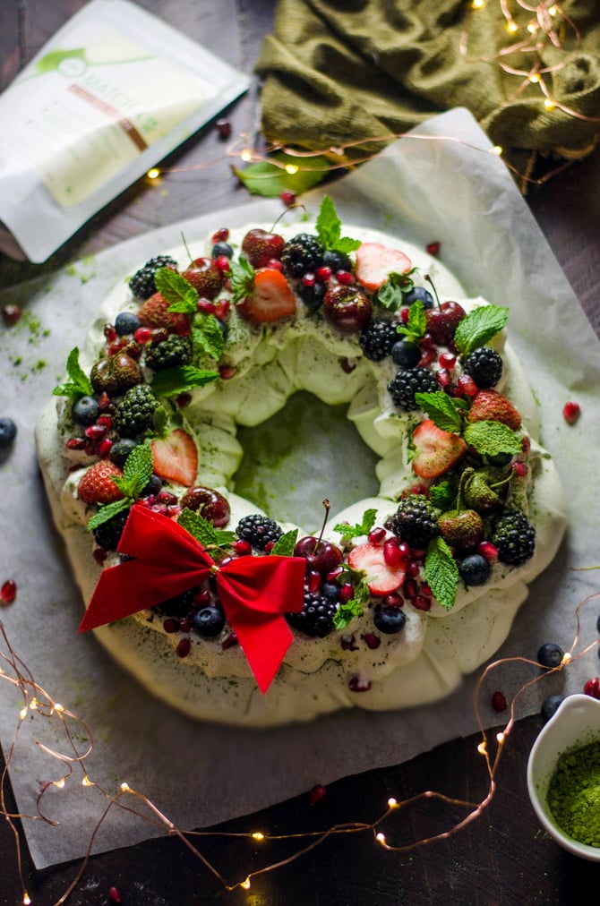 Matcha Christmas Wreath Pavlova | Best Holiday Desserts For a Large ...